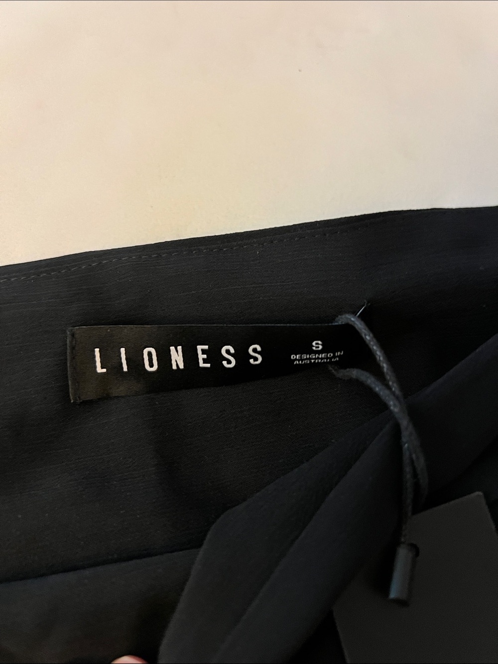 NWT LIONESS Untamed Mini Skirt Black Small $49 - Picture 8 of 9